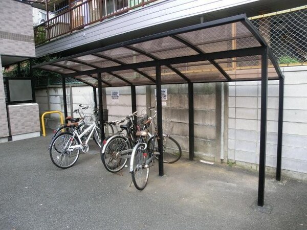 共有部分(屋根付き駐輪場)