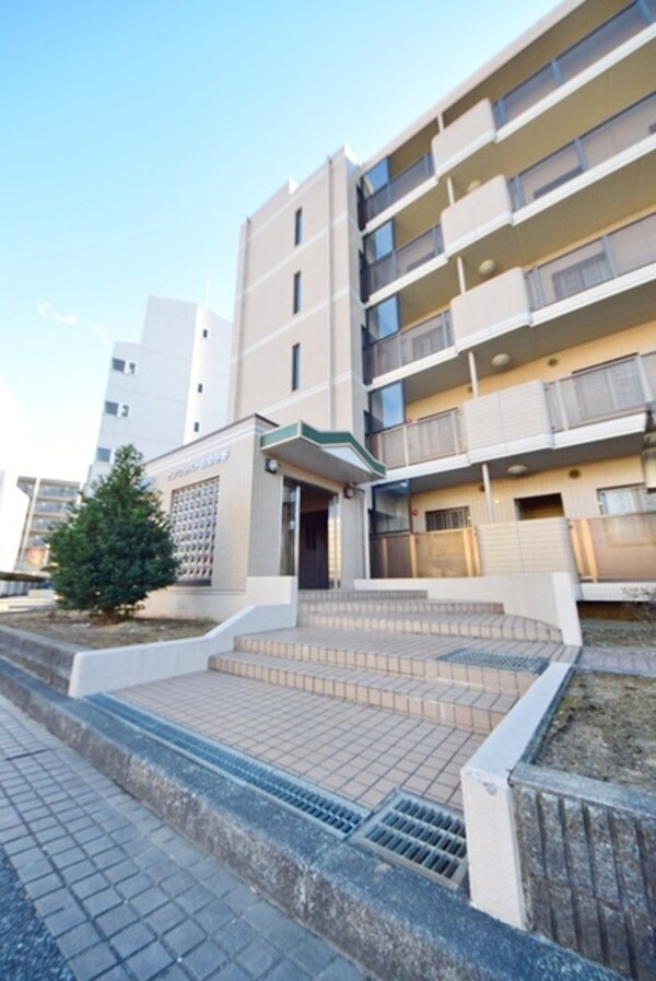 エントランス(建物内へのアプローチ)