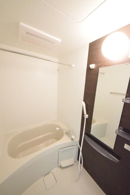 物件内観写真3　(浴室乾燥機付)