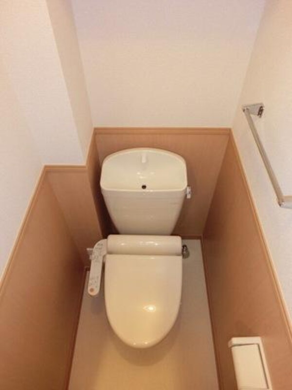 トイレ(清潔感のあるトイレルーム)