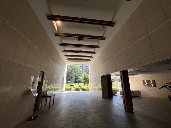 ロビー(駐車場)