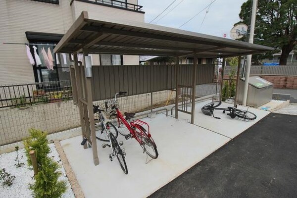 共有部分(屋根付き駐輪場)