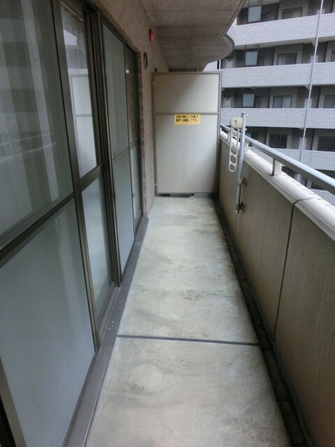 物件内観写真12　(広々バルコニー)