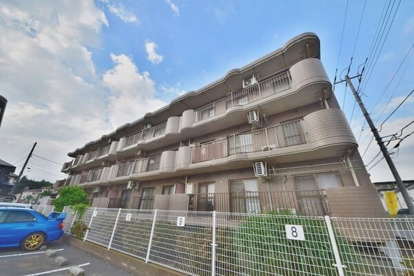 外観(閑静な住宅地に建っています)