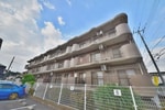 閑静な住宅地に建っています