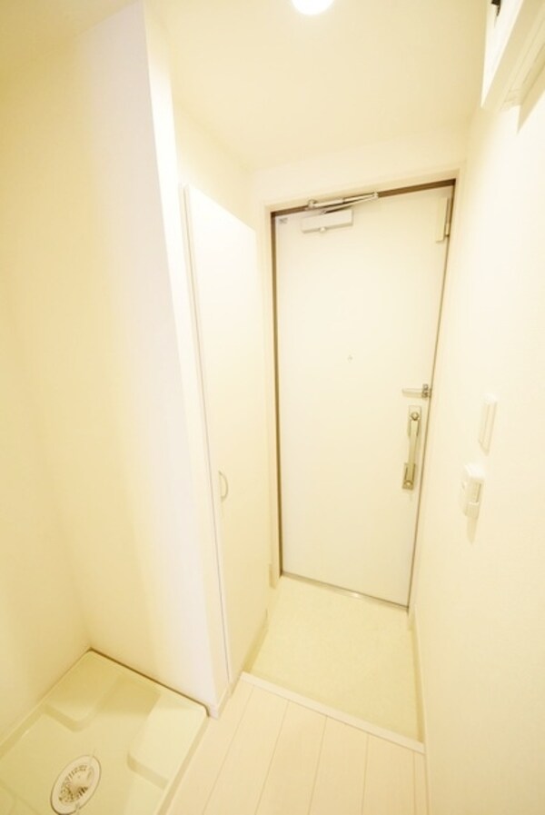 玄関(同タイプの写真となりますので、実際とは異なります)