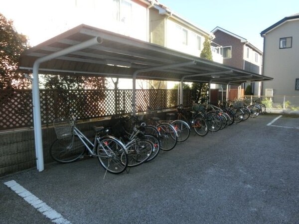 共有部分(屋根付き駐輪場)