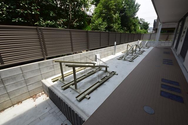 物件内観写真18　(敷地内駐輪場あり)