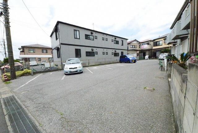 物件内観写真8　(敷地内駐車場)