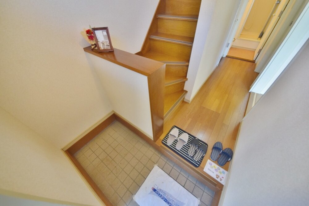 物件内観写真11　(落ち着きのある２階和室はそのままに)