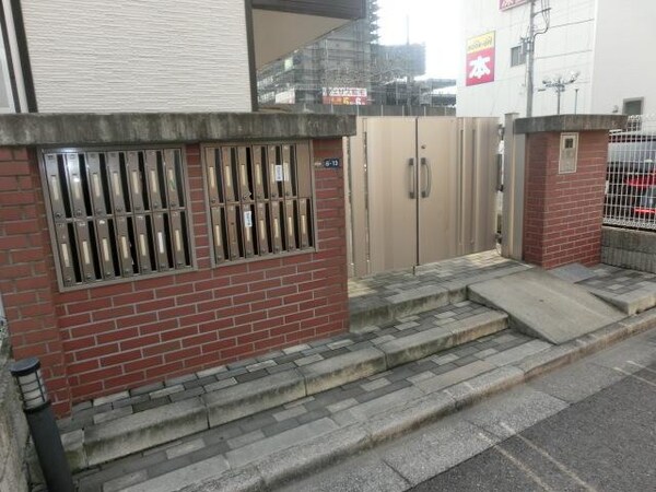 エントランス(安心のオートロック対応)