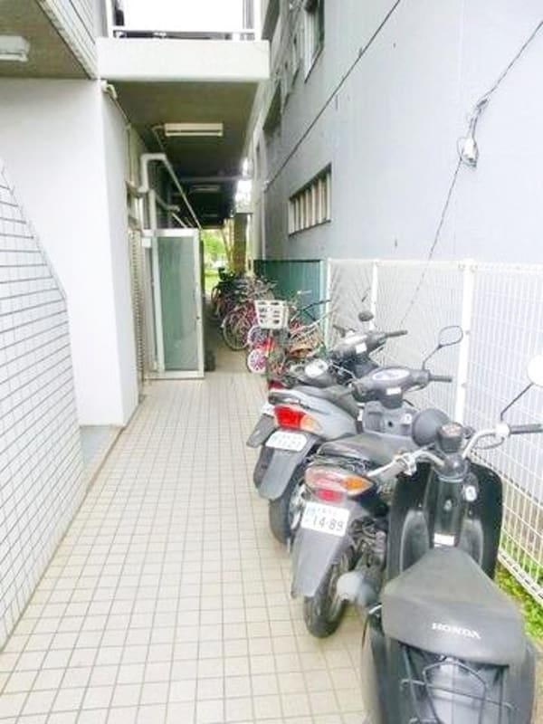 エントランス(駐輪場)