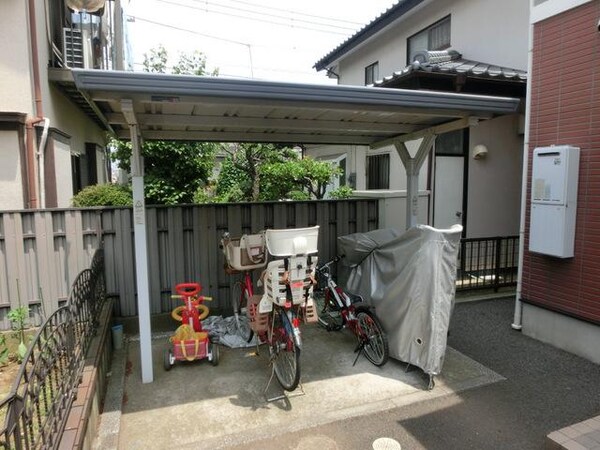 共有部分(屋根付き駐輪場)