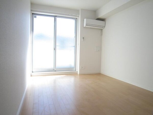 リビング・居室(南向きフローリングの洋室)