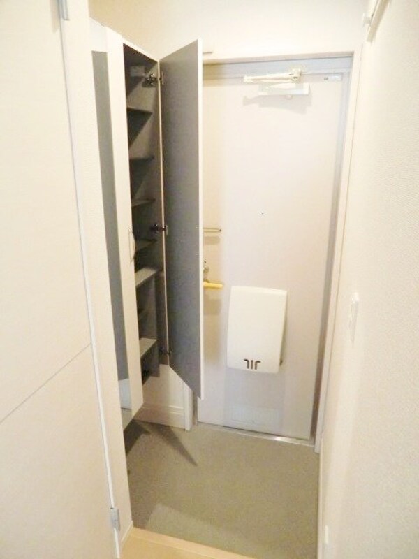 玄関(トールタイプシューズBOX完備)