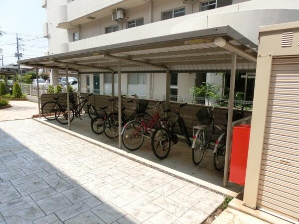 共有部分(屋根付駐輪場)