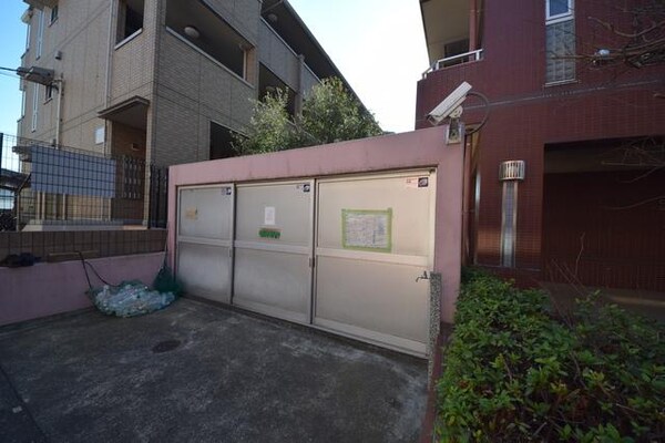 その他(敷地内ごみ置き場)