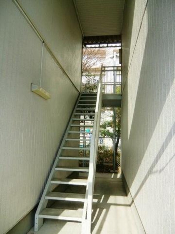 エントランス(２階部分への入口階段)