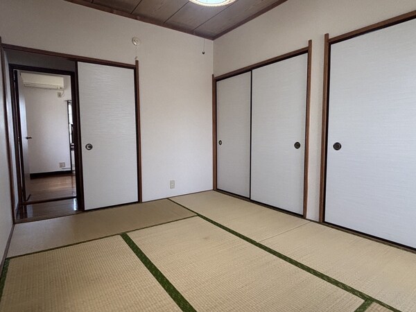 寝室(和室収納２間あり)
