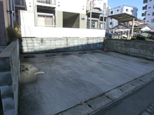 共有部分(敷地内駐車場)