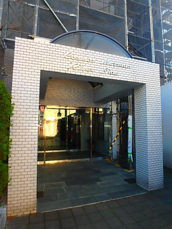 エントランス(管理人日勤・防犯カメラオートロック付)
