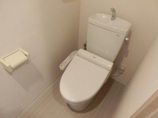 トイレ(ウォシュレット完備)