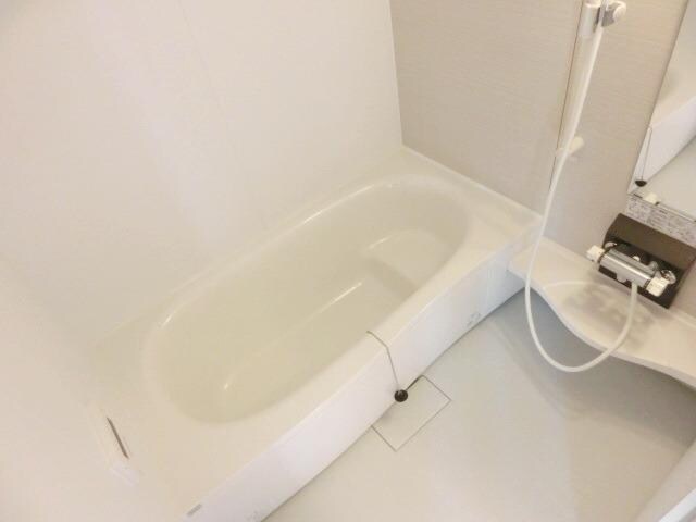 物件内観写真5　(ゆったりバスルーム)