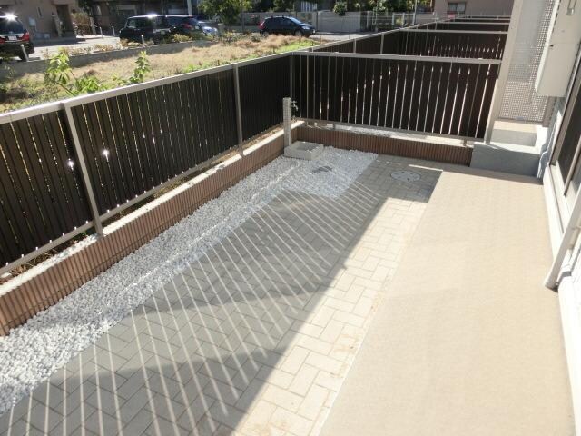 物件内観写真6　(きれいに整理された専用庭)