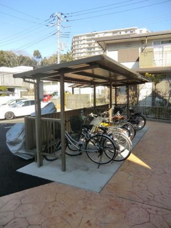共有部分(屋根付き駐輪場です)