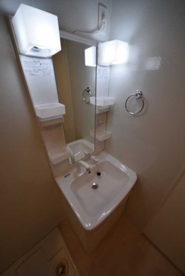 洗面(※同建物　反転タイプ別室の参考写真　現況優先)