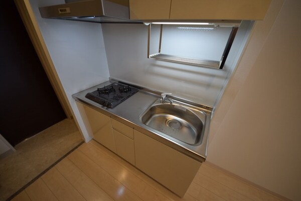 キッチン(※同建物　反転タイプ別室の参考写真　現況優先)