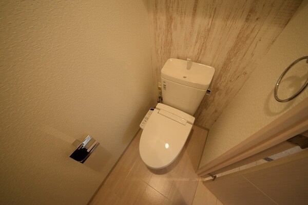 トイレ(※同建物　反転タイプ別室の参考写真　現況優先)