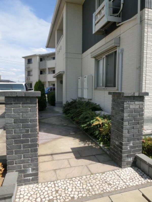 その他(エントランス前通路)