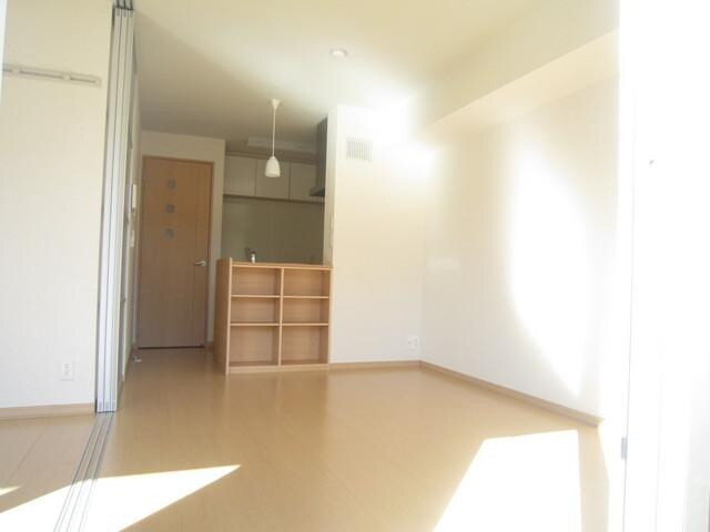 物件内観写真9　(ＬＤＫ１０帖ありますので、広々と家具を配置できます)