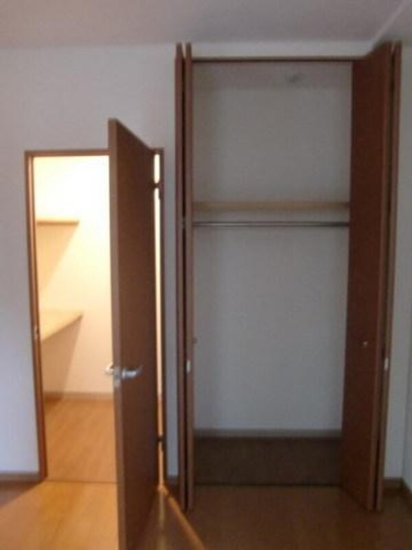 設備(豊富な収納。WICあり。)