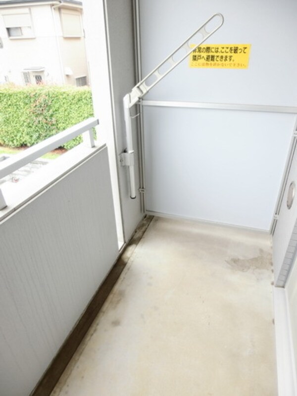 バルコニー(周辺は静かな住宅地です。)