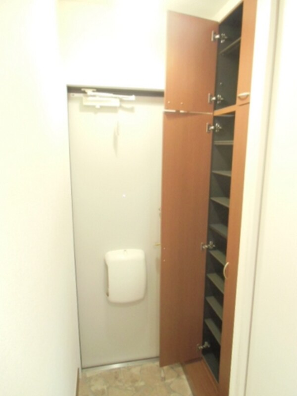 玄関(トールタイプのシューズボックス)