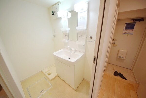 洗面(鏡の大きな洗面台付です)