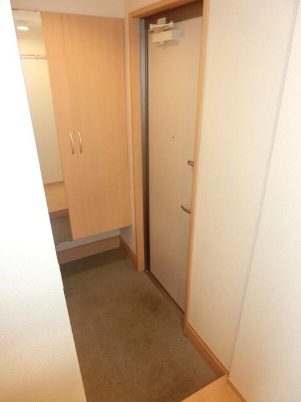 玄関(シューズボックス完備)