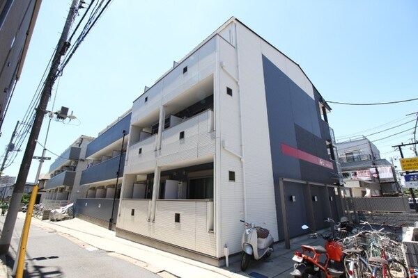 外観(市役所等の公共施設やスーパーも近く、生活に便利な環境です)