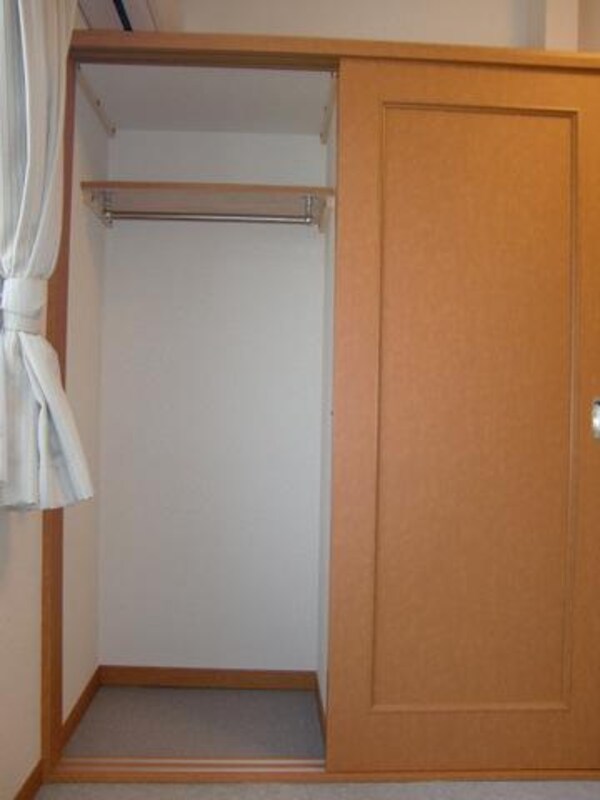 収納(コートも掛けれます)