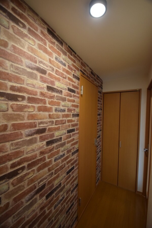 玄関(※同建物　反転タイプ別室の設備施工例　現況優先)