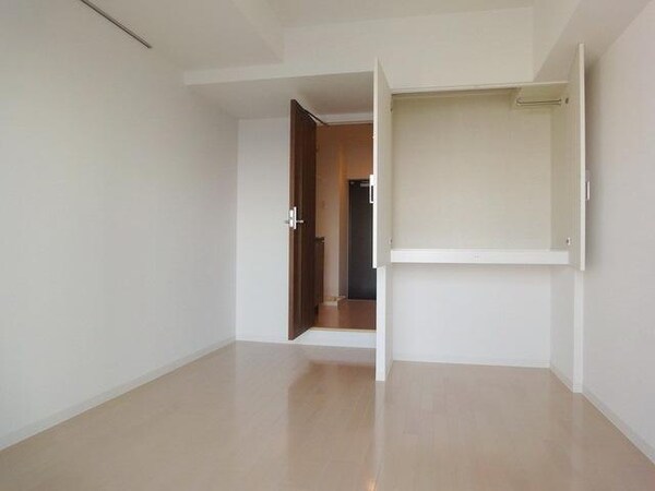 リビング・居室(日当り良好　広々洋室フローリング)