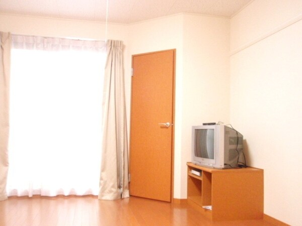 寝室(収納＆テレビ)