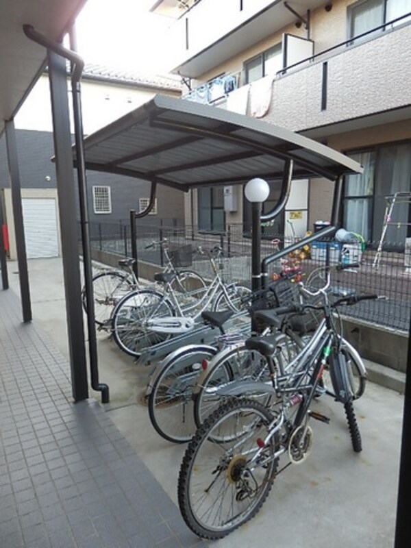 共有部分(屋根付き駐輪場)