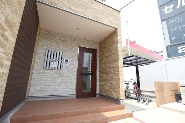 エントランス(オートロック完備)