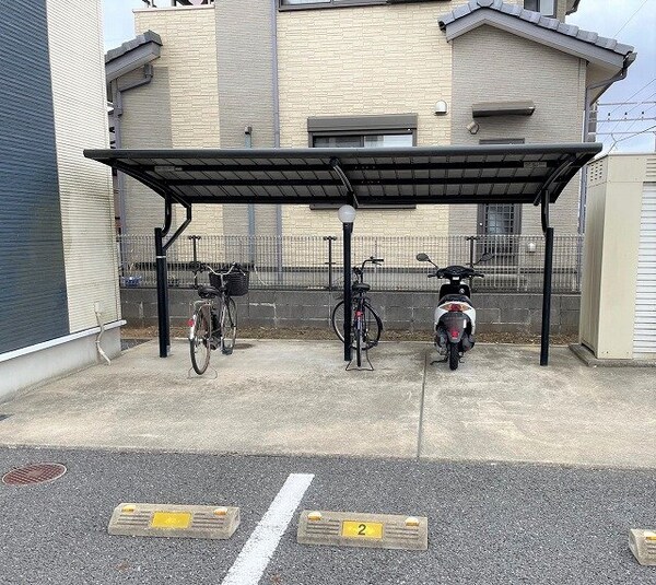 その他(屋根付き駐輪場完備)