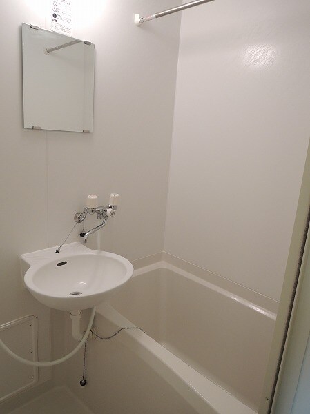 物件内観写真4　(浴室乾燥付き)