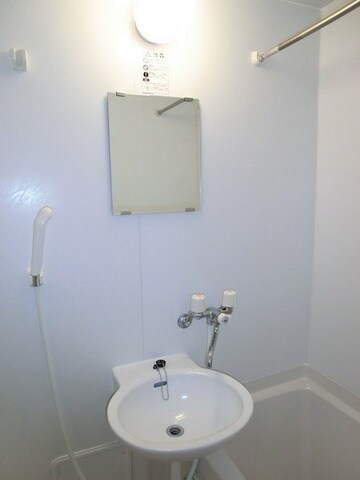 物件内観写真5　(洗面台あり)