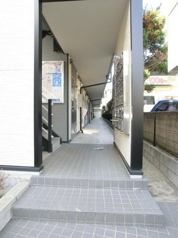 物件内観写真13　(入口通路)